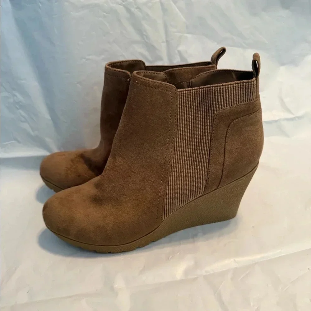 Mia Suede Wedge Heal Ankle Boot Size 9.5